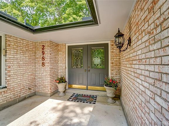 4th image of 2988 Southfield Dr