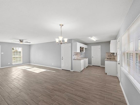 4th image of 4010 Salem Dr