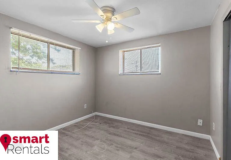 467 S Holmes Ave #B — Photo 8