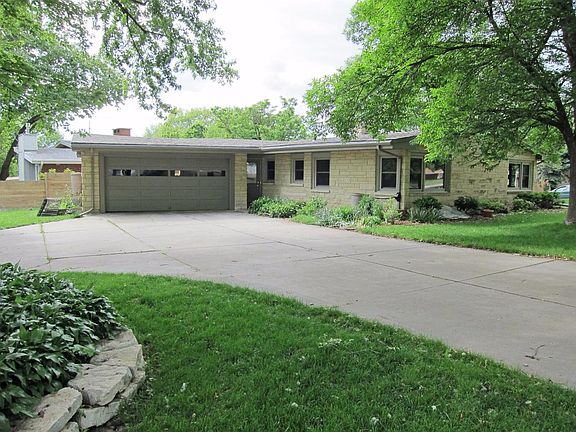 3rd image of 4551 Meadow Ln