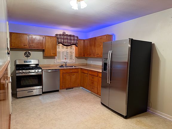 2nd image of 2942 Christie Pl