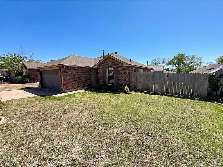 503 Woods Dr — Photo 3