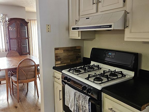 5th image of 2105 Dogwood Ln