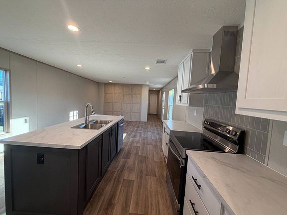 3rd image of 2418 Douglas Rd #20