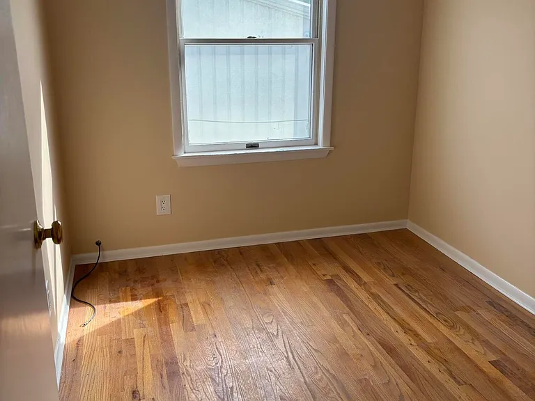 273-275 Main St — Photo 17