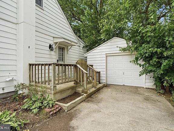 4th image of 125 Ashurst Ln
