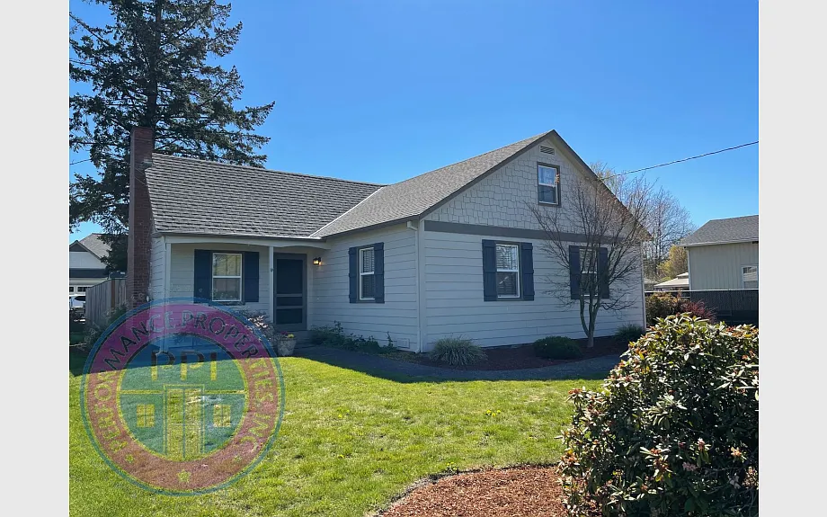 830 NE Sunrise Ln photo 1