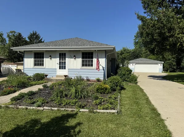 1924 Santa Barbara DRIVE, Waukesha, WI 53189