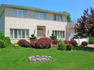 15 Sherman Rd, Glen Cove, NY 11542