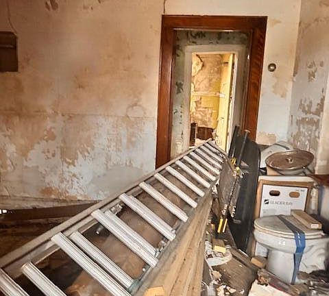 4th image of 866 Floyd St