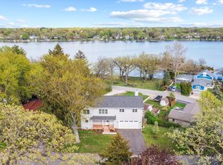 4520 W Shore Dr, Wonder Lake, IL 60097