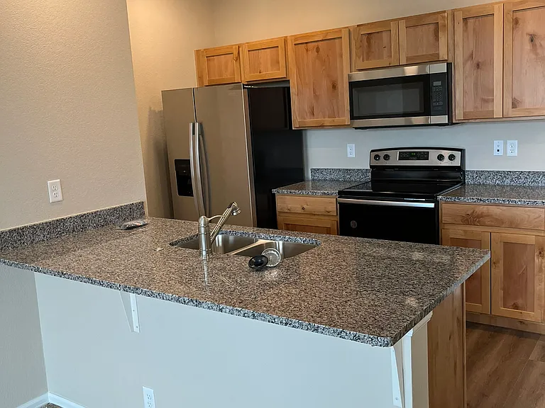 Pelican Bluff Apartments — Photo 35
