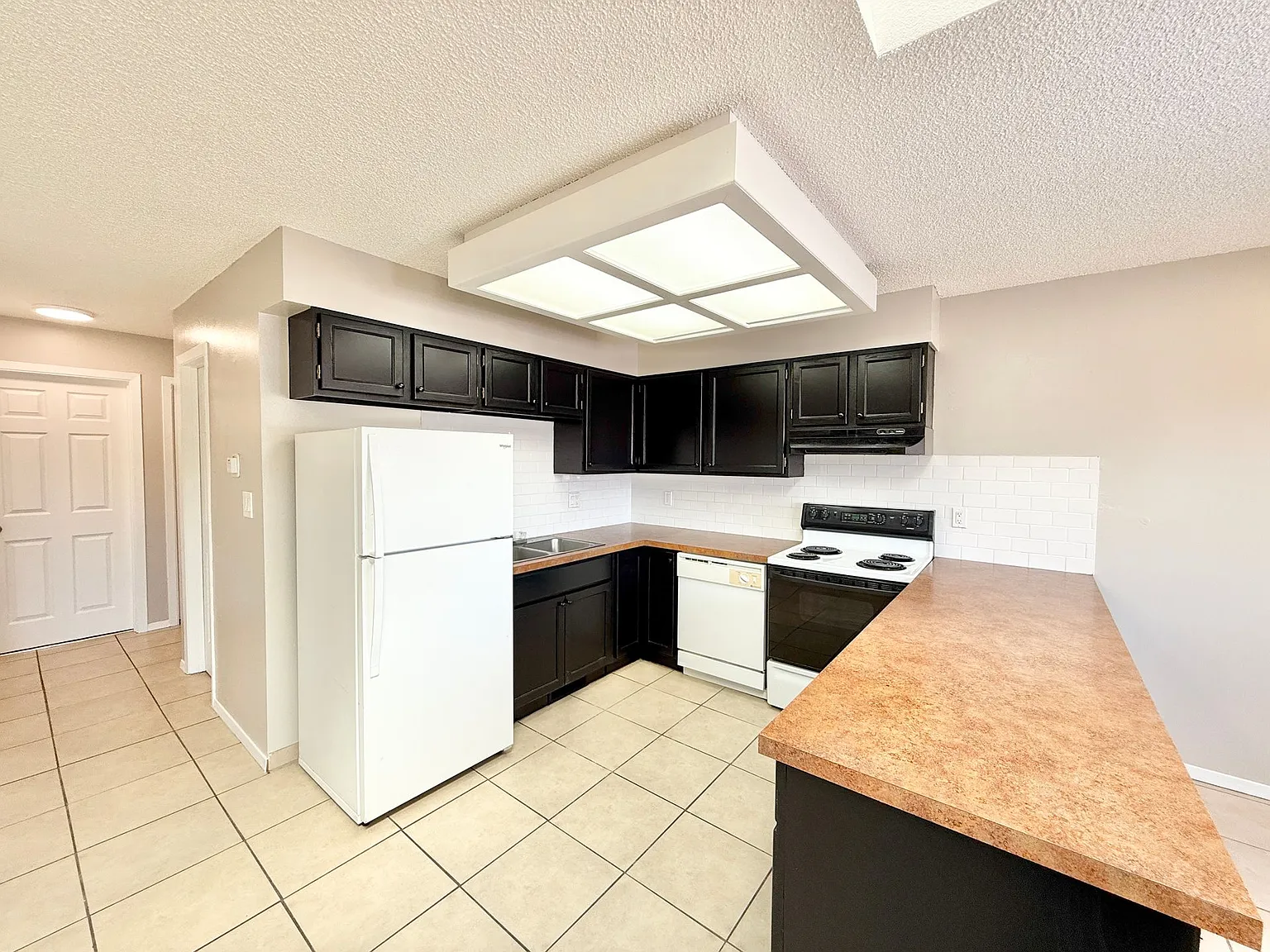 918-922 Teal Ct. — Photo 4