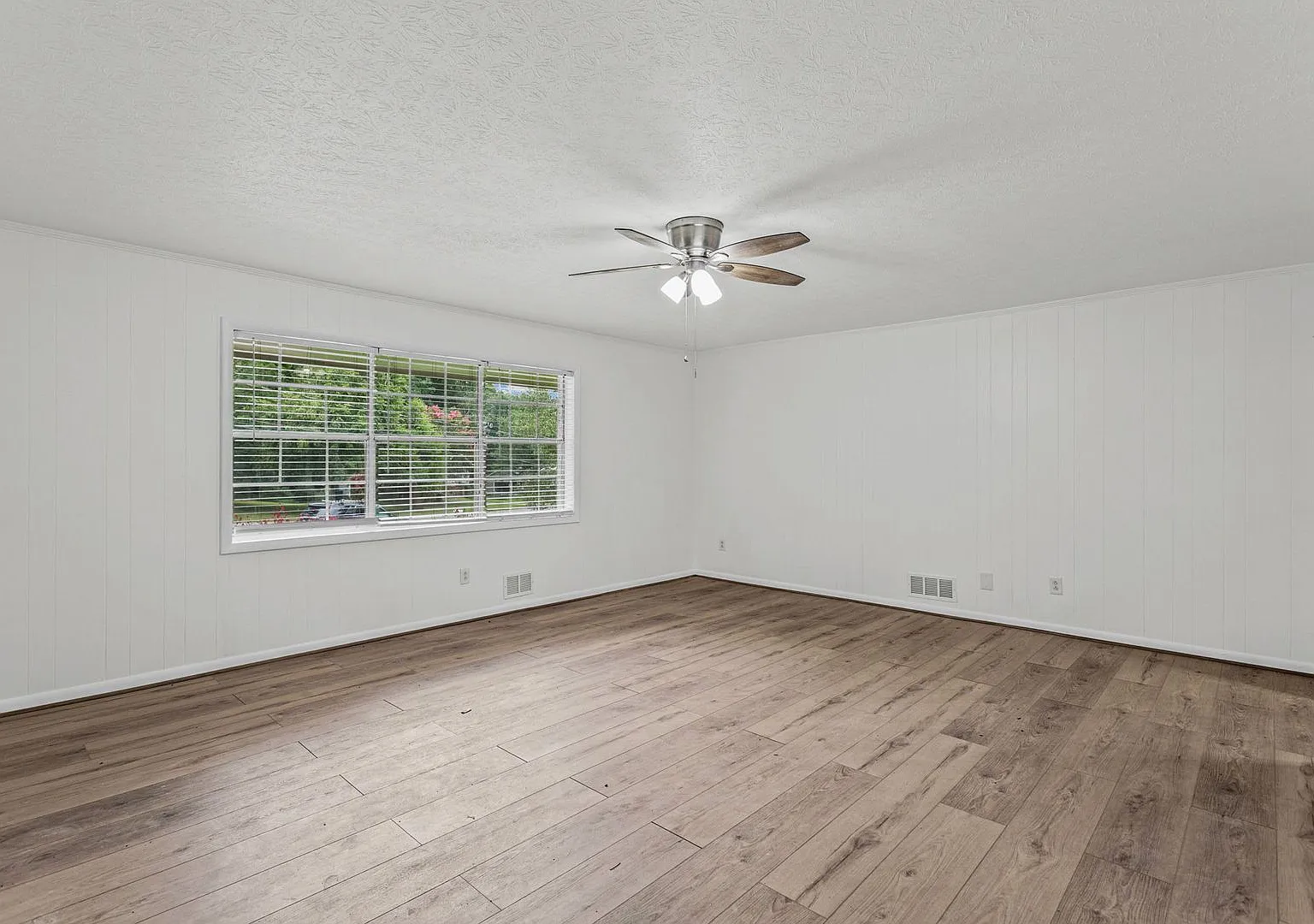 One level - Brick Ranch - Spacious 3 bedroom/2 bath in cul-de-sac lot. $1850.00 — Photo 4