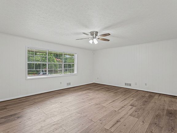 4th image of 6096 Hillpine Dr