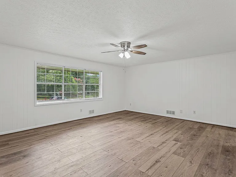 6096 Hillpine Dr — Photo 4