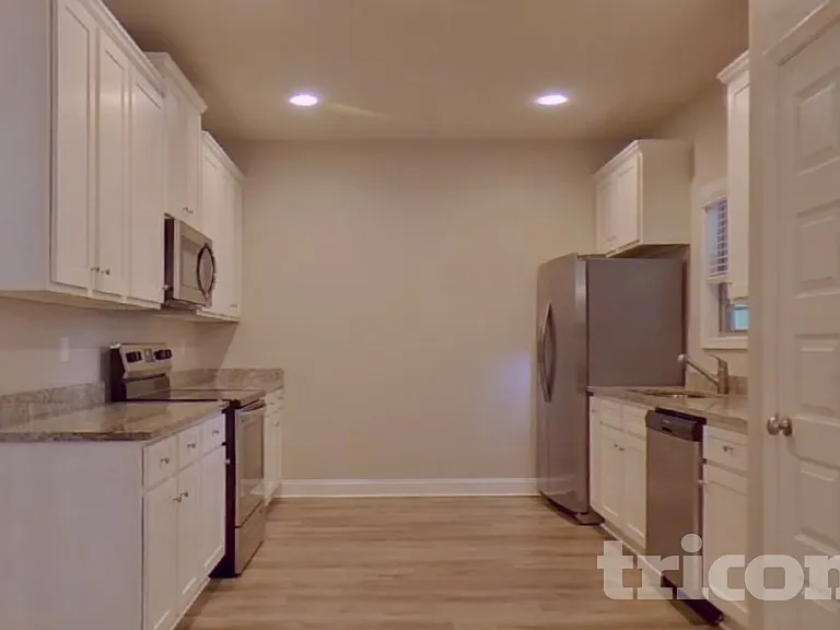 817 Crescent Way — Photo 4