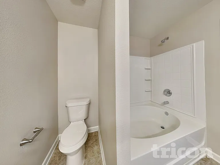 451 Presidents Ct — Photo 8