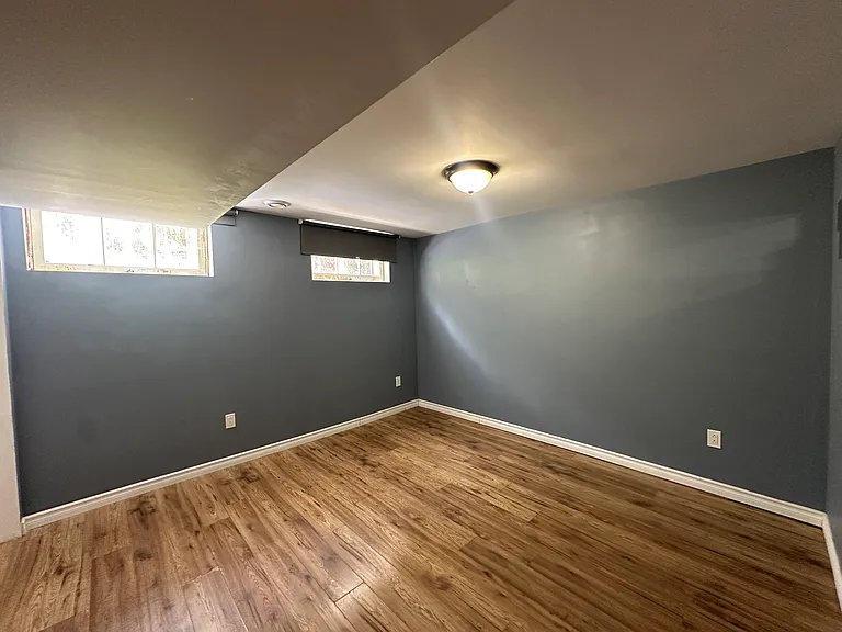 108 Sidney Cres — Photo 16
