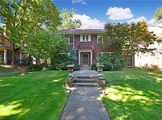 2831 Edgehill Rd, Cleveland Heights, OH 44118