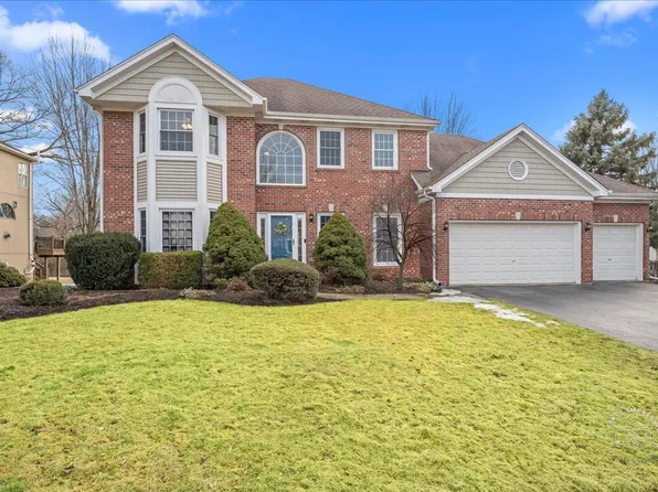 482 Bond Dr, Batavia, IL 60510