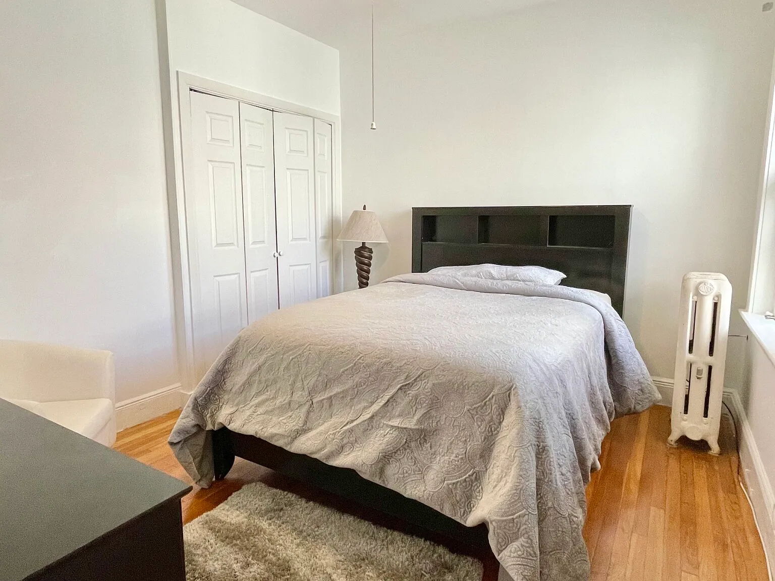 2 bed, 1.0 bath, 700 sqft, $3,000 — Photo 3