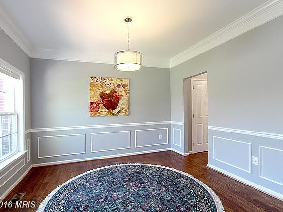 4th image of 212 De Sellum Ave