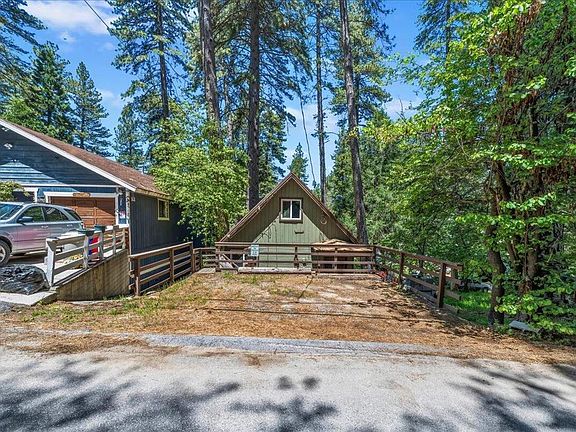3rd image of 22928 Laurel Ln
