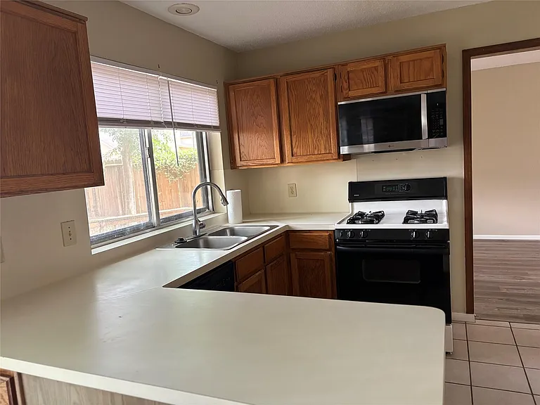 3310 Mulberry Hill Ln — Photo 17