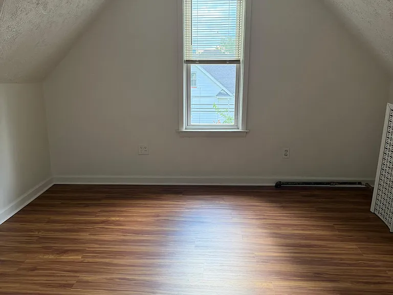 116 Henry St — Photo 14