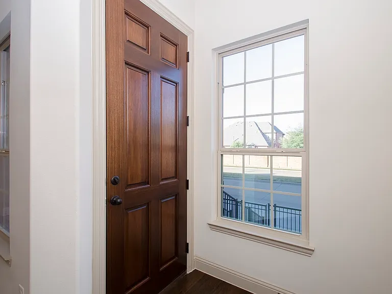 939 Whitehall Dr — Photo 16