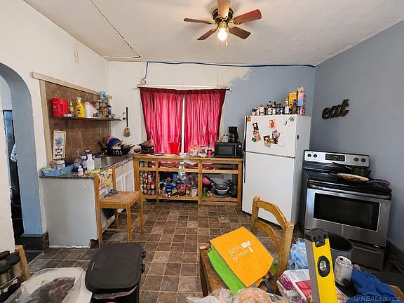 4th image of 220 E Ridge St