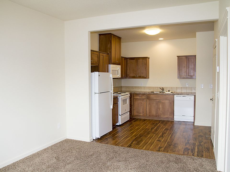 1st image of 901 SE 11th Pl #207