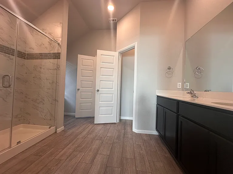 2516 Rambling Rd — Photo 10