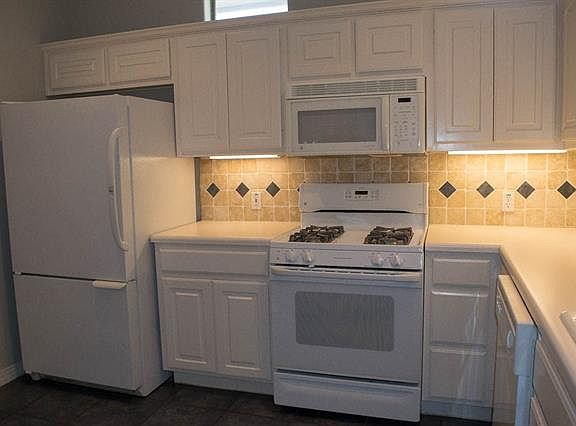 3rd image of 5800 Courtyard Dr APT 8
