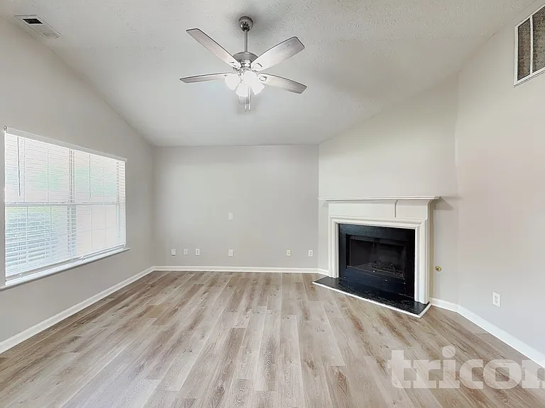 135 Tillman Ct — Photo 2