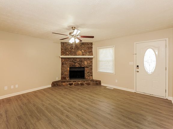 4th image of 3325 Shady Cove Rd