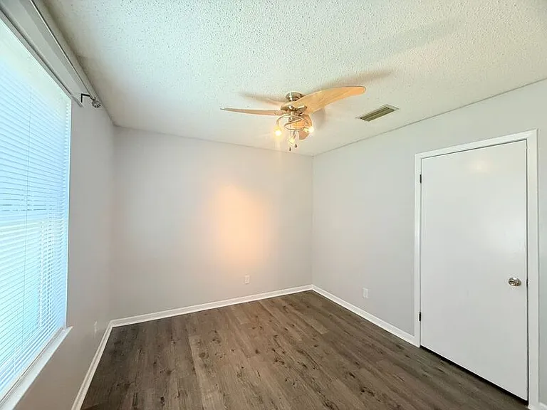 4904 Andrea Ln — Photo 9
