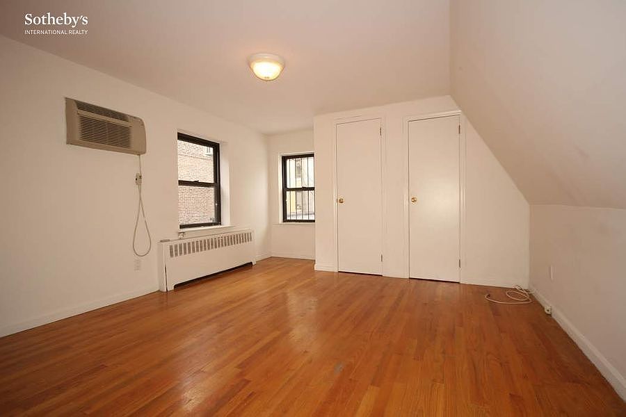 2nd image of 105 Riverside Dr APT 6