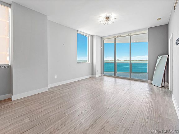 3rd image of 725 NE 22nd St APT 16F