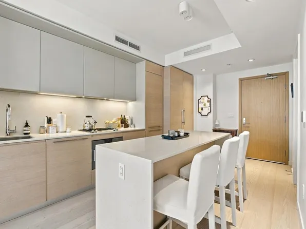 1289 Hornby St, Vancouver, BC