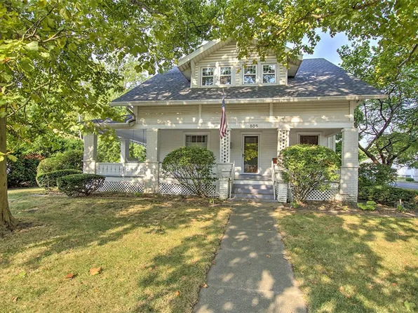 505 S Vine St, Arthur, IL 61911