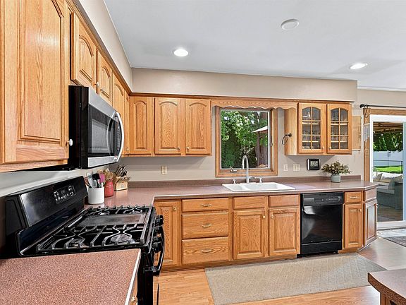5th image of 815 Eckardt Ct