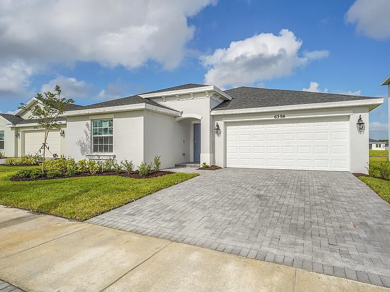 6394 NW Windwood Way — Photo 1