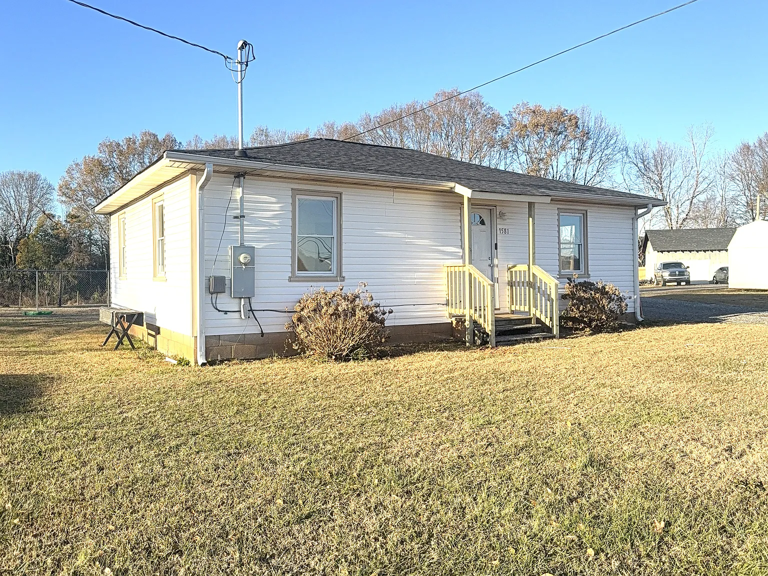 2 bed, 900 sqft, $1,300 — Photo 3