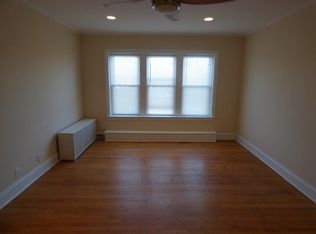 2417 W Pratt Blvd APT 2L, Chicago, IL 60645