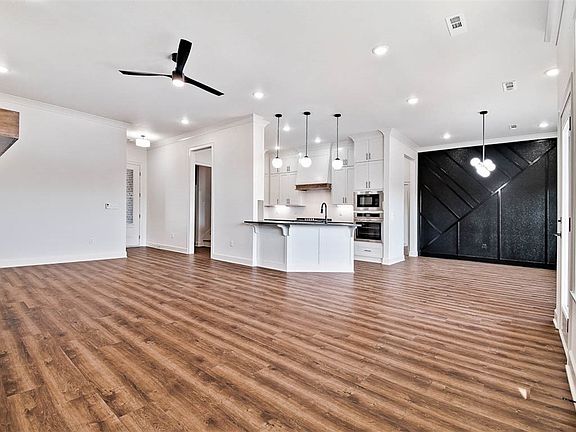 4th image of 2818 Rife Cir