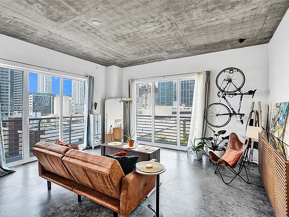 4th image of 133 NE 2nd Ave APT 1013