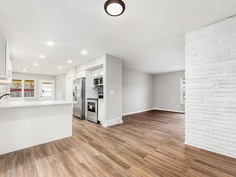 2652 Maplewood Dr — Photo 15