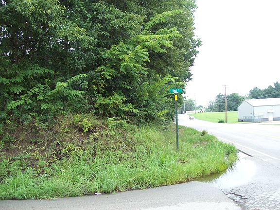 5th image of 4001 Highway 221